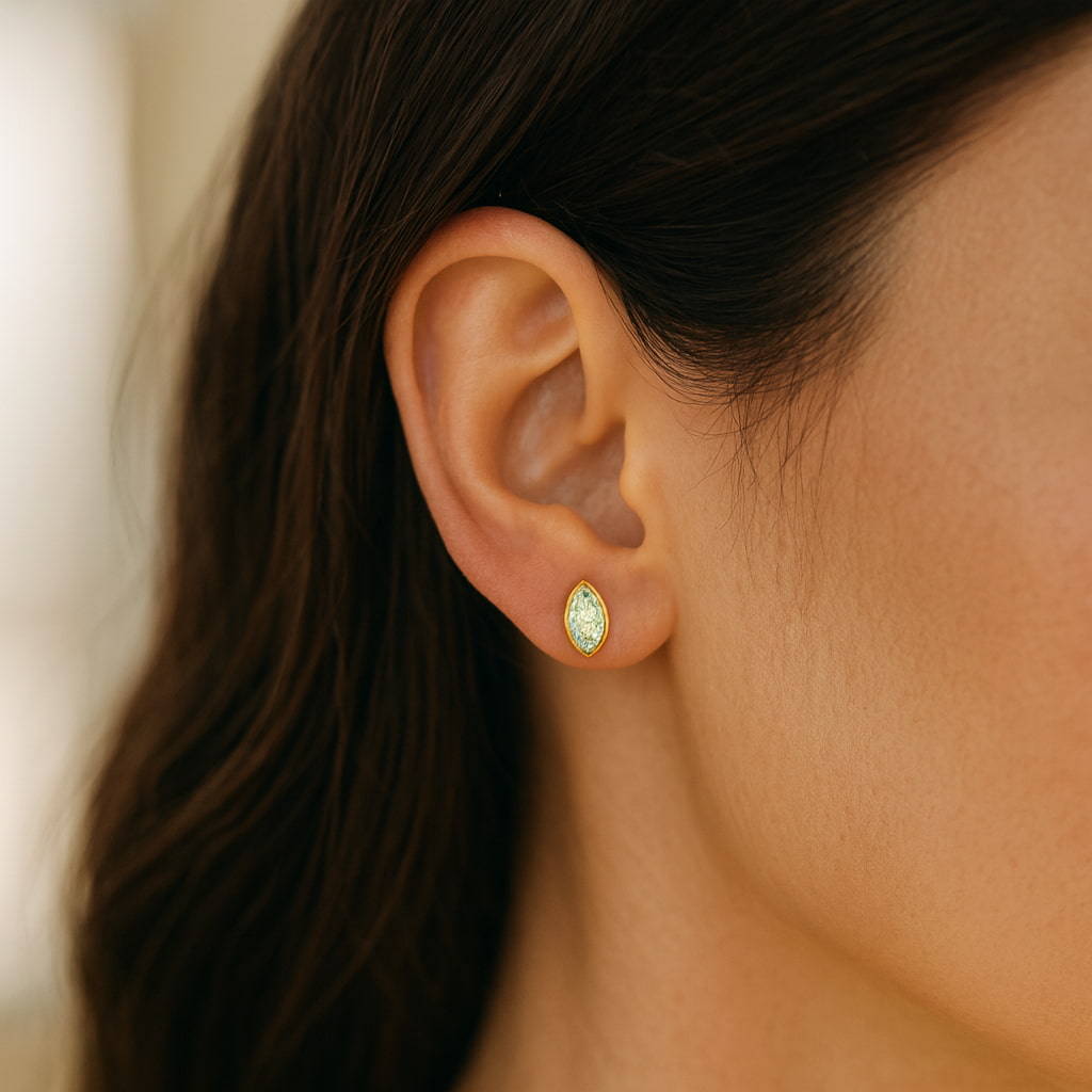 "FIJI" FLATBACK STUD EARRINGS
